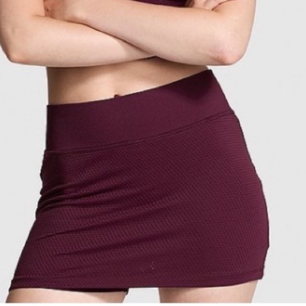 PINK Victoria's Secret Seamless High Rise Skort Burgundy Mesh Size M NWT